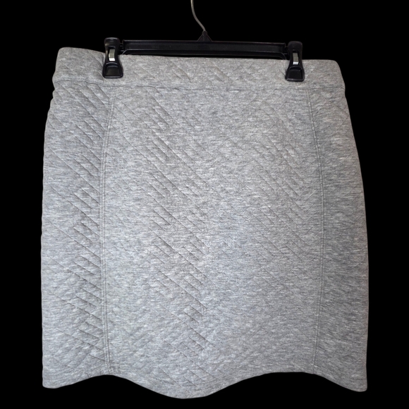 Mercer & Madison Light Gray Qulited Mini Skirt Size L - Picture 2 of 4